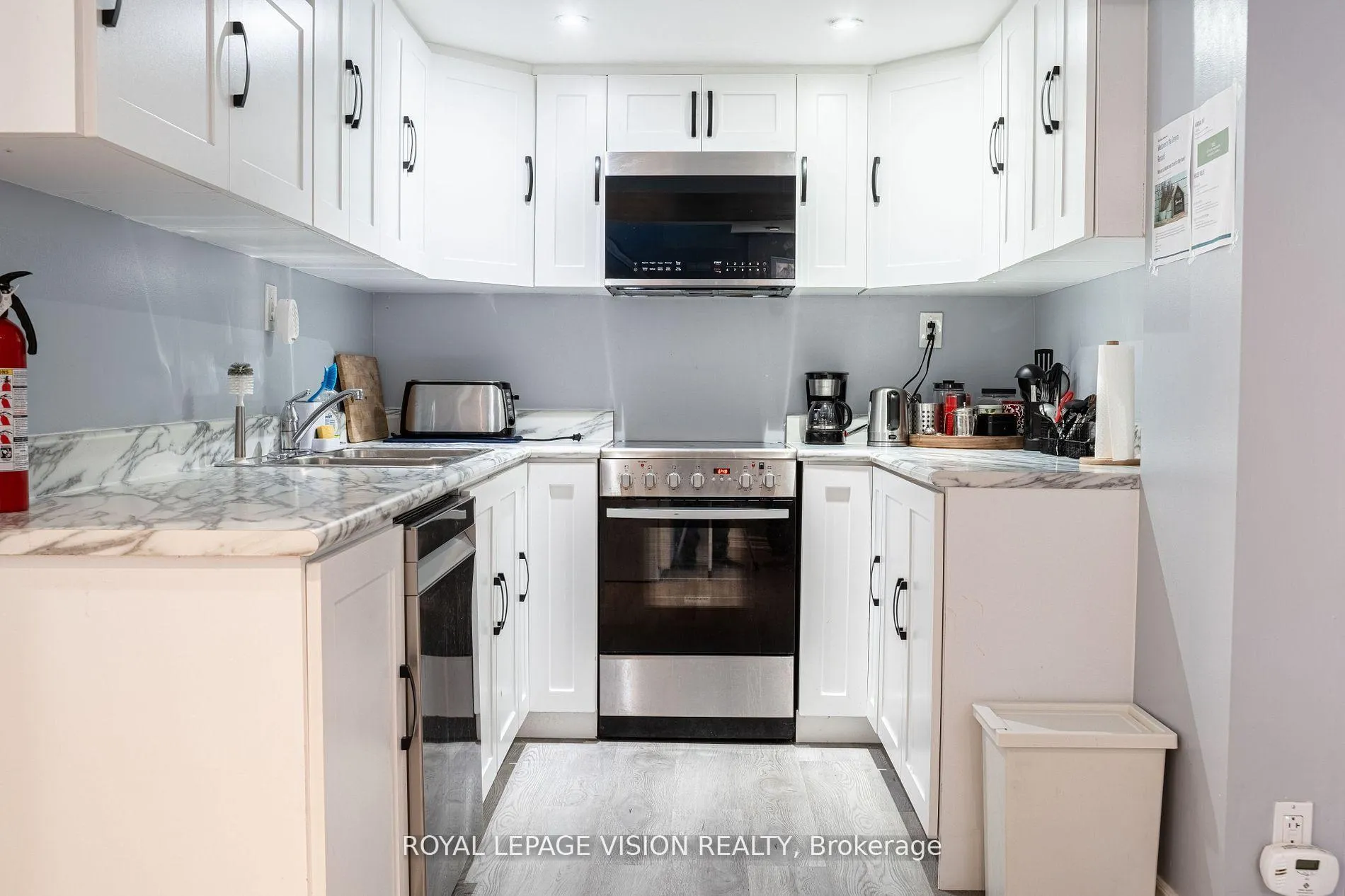 Photo 5 of 28 Jeffton Crescent, Scarborough, Woburn — HOMEH