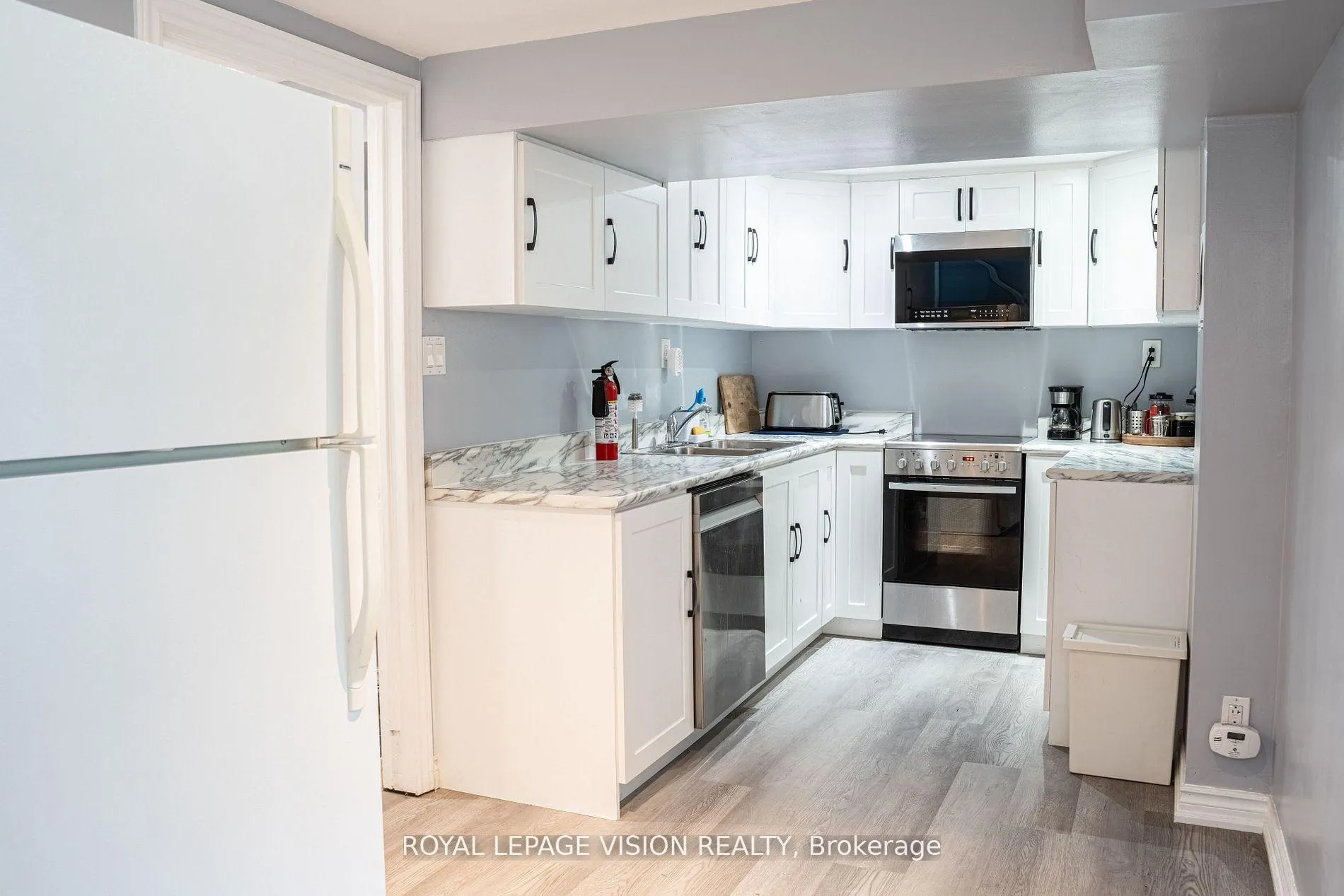 Photo 6 of 28 Jeffton Crescent, Scarborough, Woburn — HOMEH