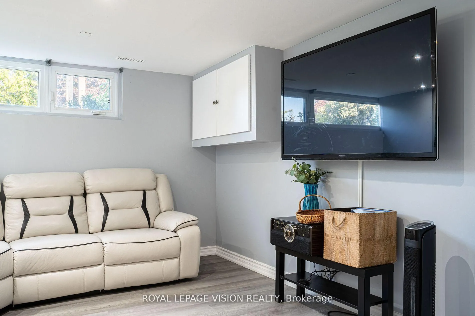 Photo 7 of 28 Jeffton Crescent, Scarborough, Woburn — HOMEH