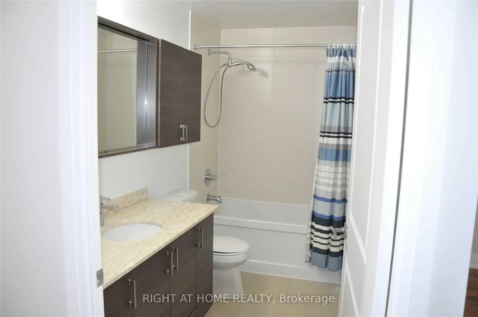 Photo 8 of Unit 712, 75 North Park Road, Vaughan, Beverley Glen — HOMEH