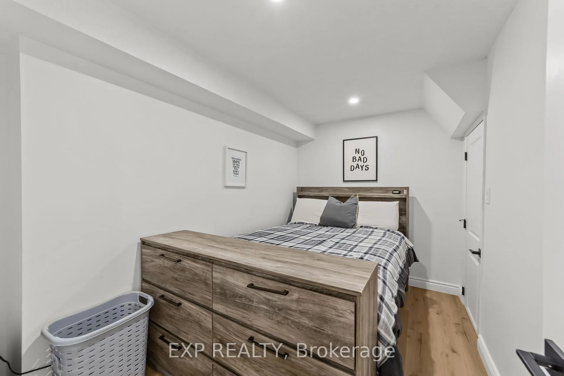 Photo 25 of Unit 26, 159 Collins Way, Strathroy-Caradoc, SE — HOMEH