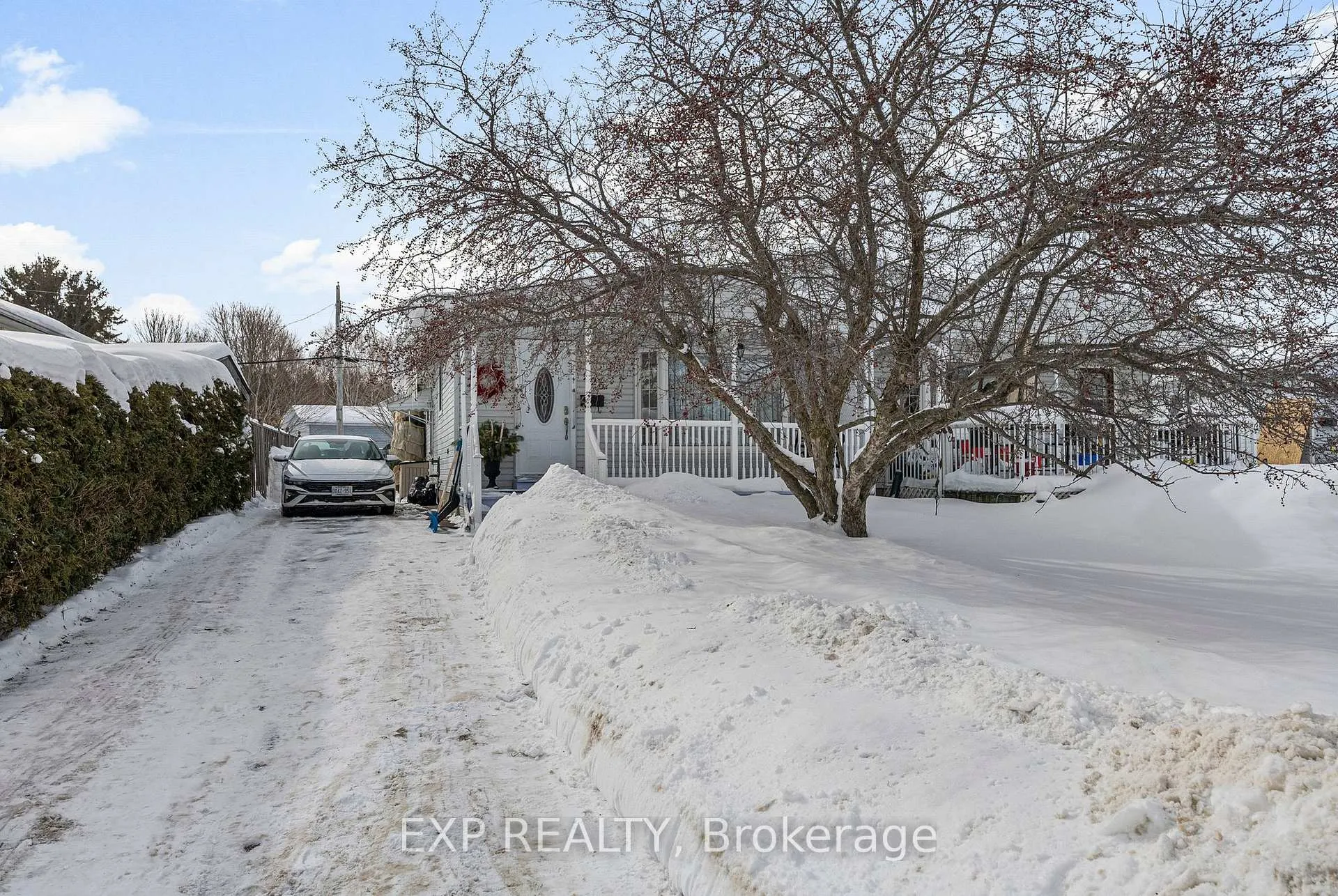 Photo 1 of 225 Airth Boulevard, Renfrew — HOMEH