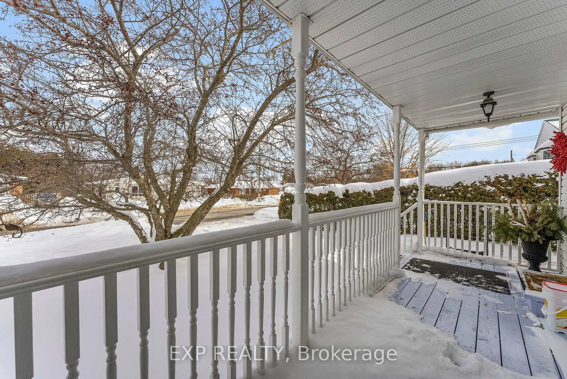 Photo 3 of 225 Airth Boulevard, Renfrew — HOMEH