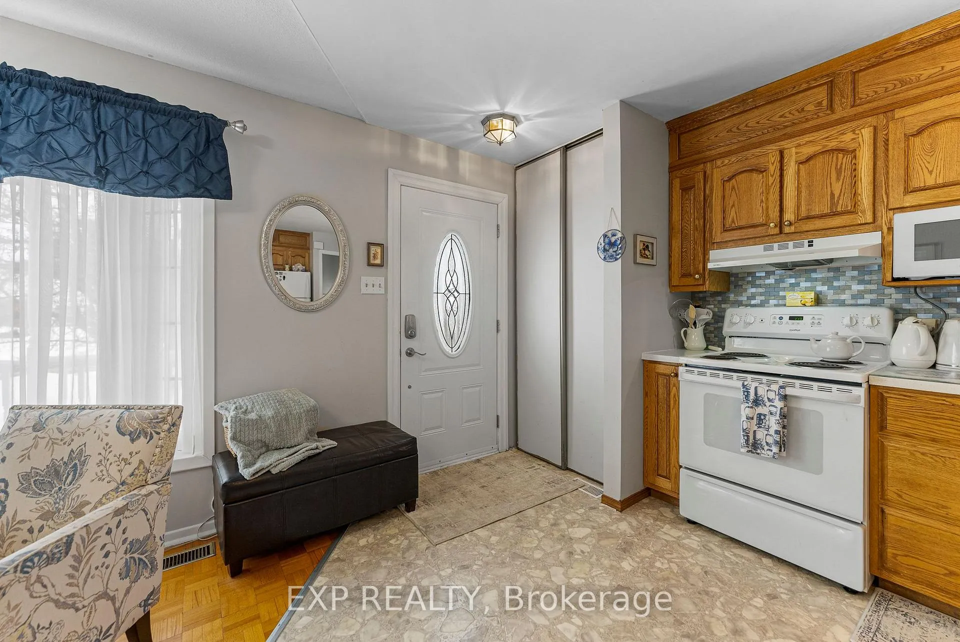 Photo 7 of 225 Airth Boulevard, Renfrew — HOMEH
