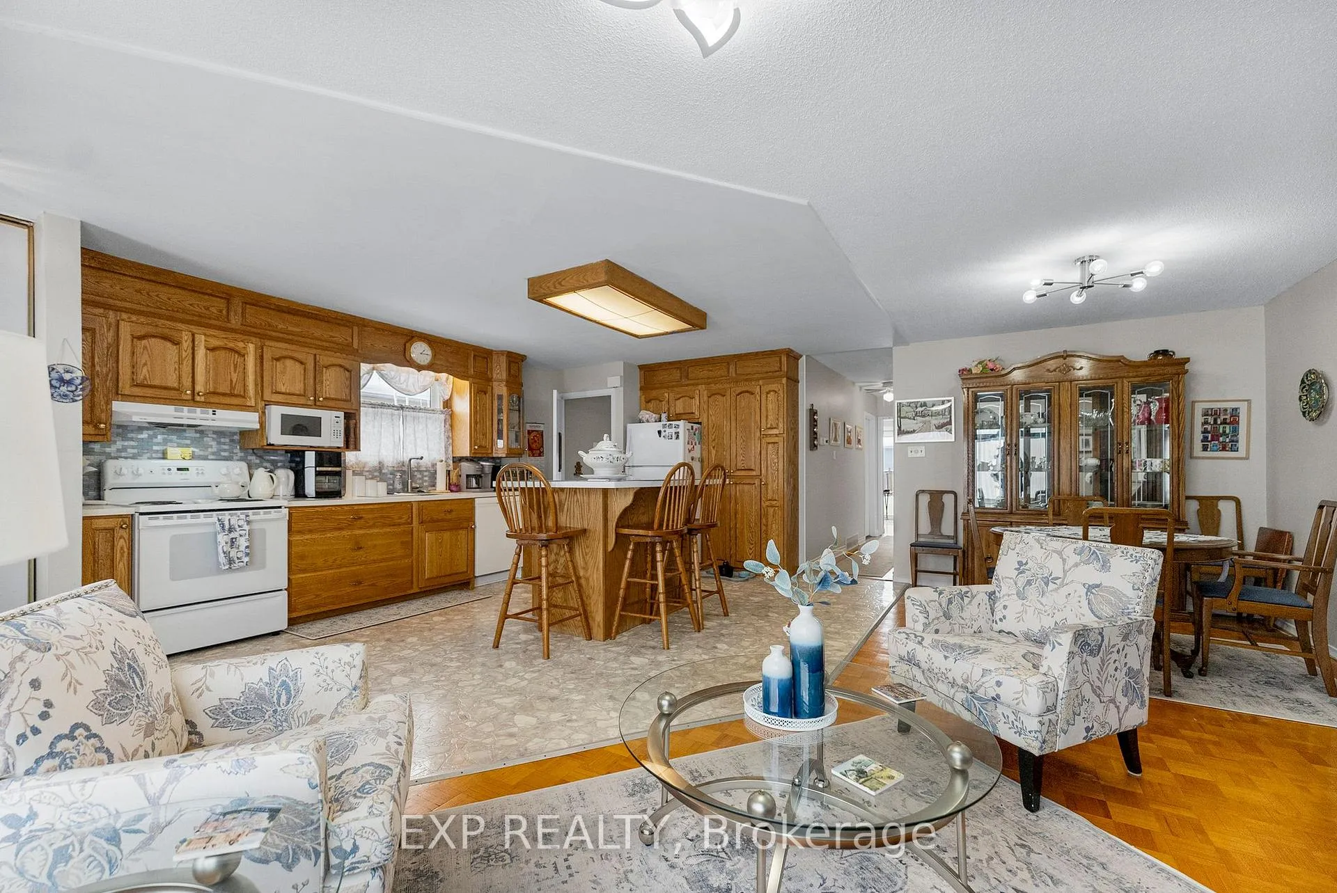 Photo 8 of 225 Airth Boulevard, Renfrew — HOMEH