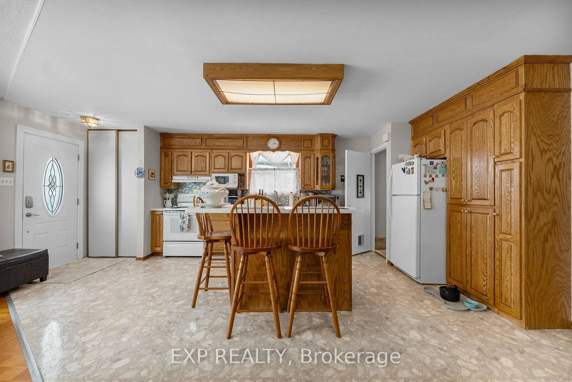 Photo 9 of 225 Airth Boulevard, Renfrew — HOMEH