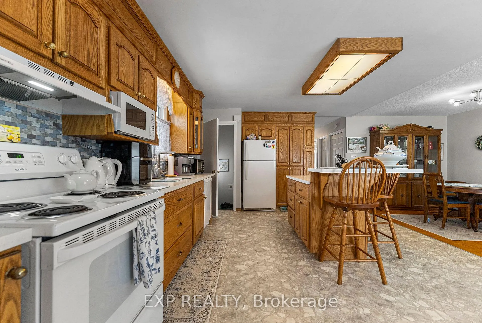 Photo 10 of 225 Airth Boulevard, Renfrew — HOMEH