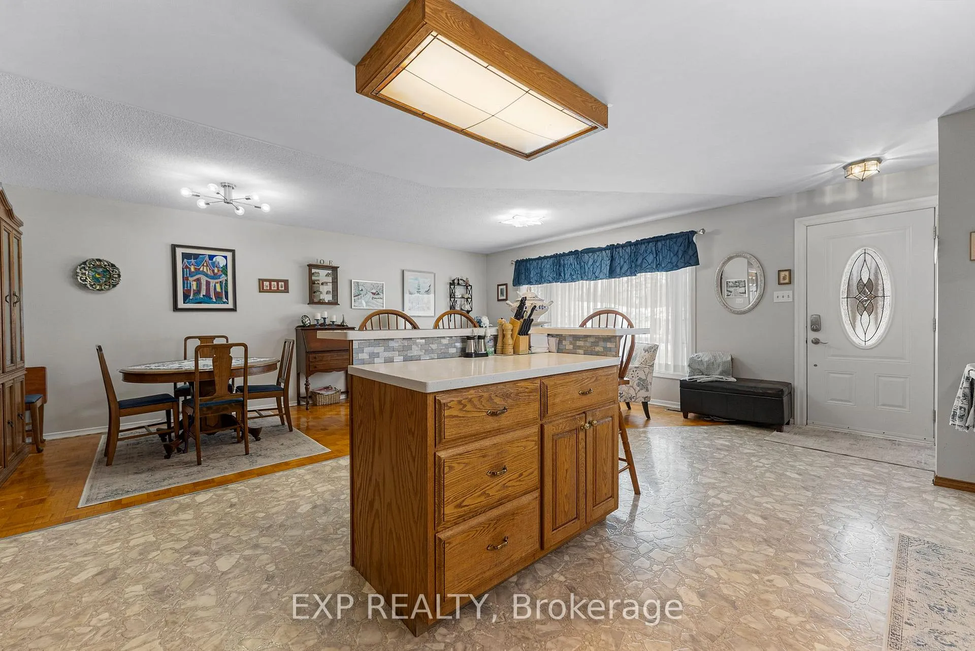 Photo 12 of 225 Airth Boulevard, Renfrew — HOMEH