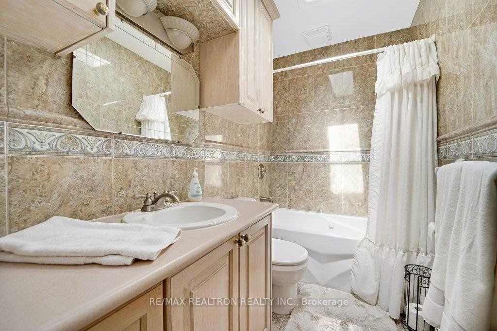 Photo 14 of 145 Melrose Avenue, King, King City — HOMEH