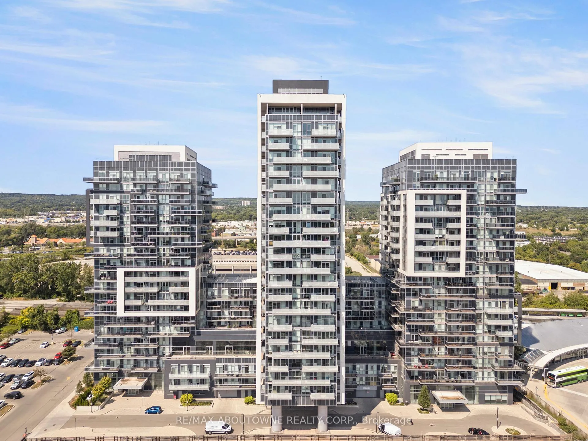 Front of Unit 906, 2087 Fairview Street