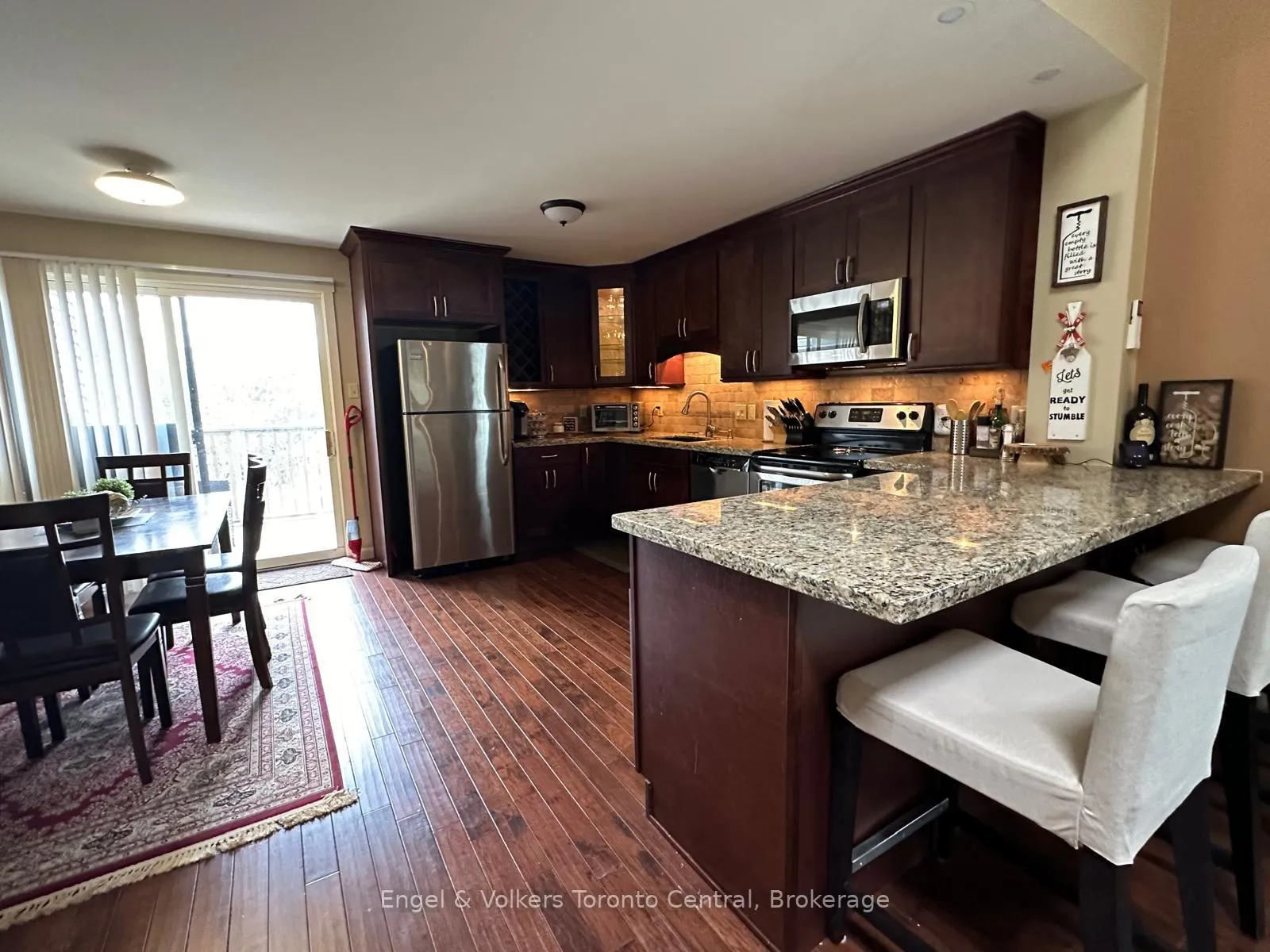 Photo 3 of 200 Escarpment Crescent, Collingwood — HOMEH