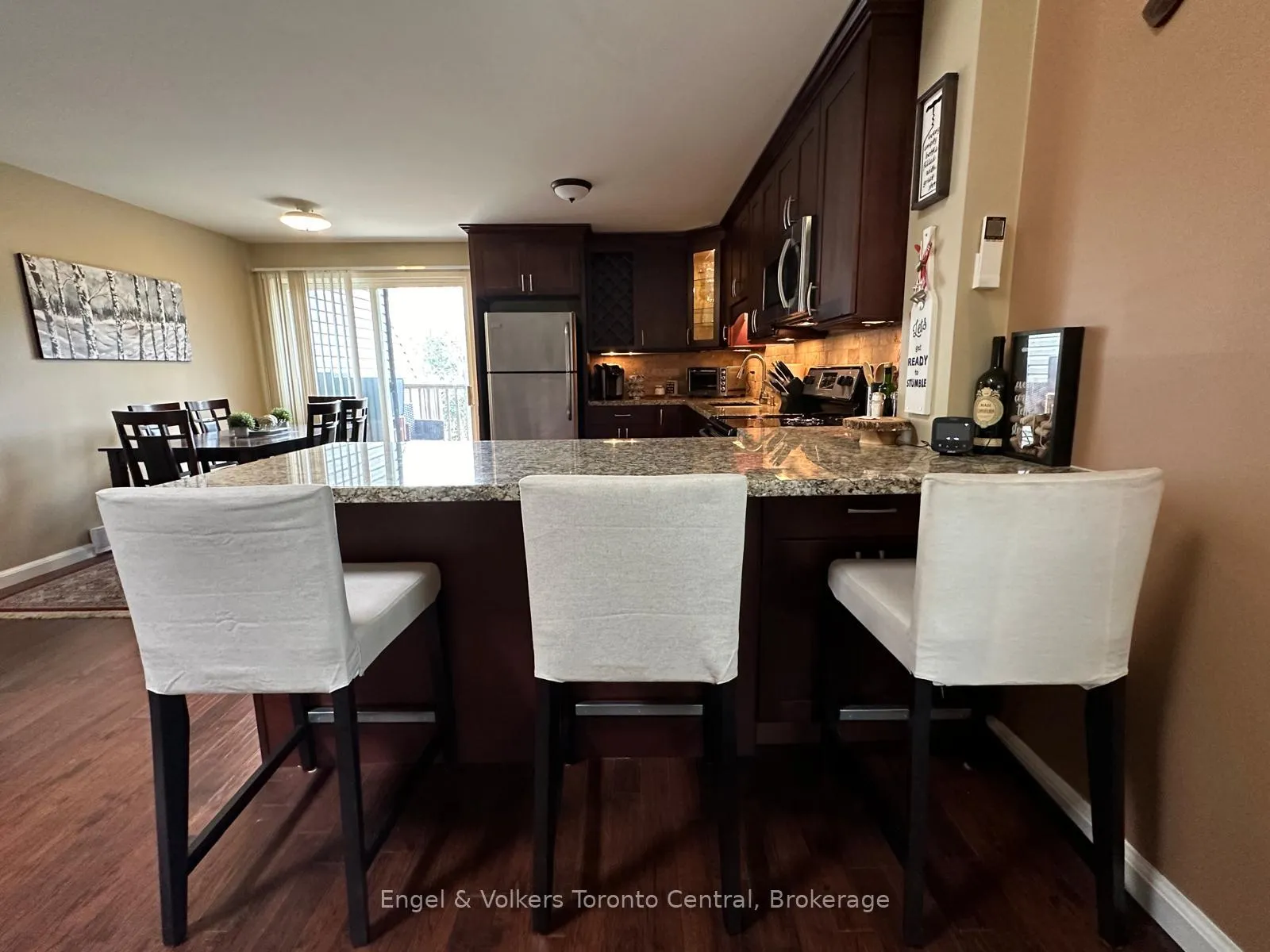 Photo 4 of 200 Escarpment Crescent, Collingwood — HOMEH