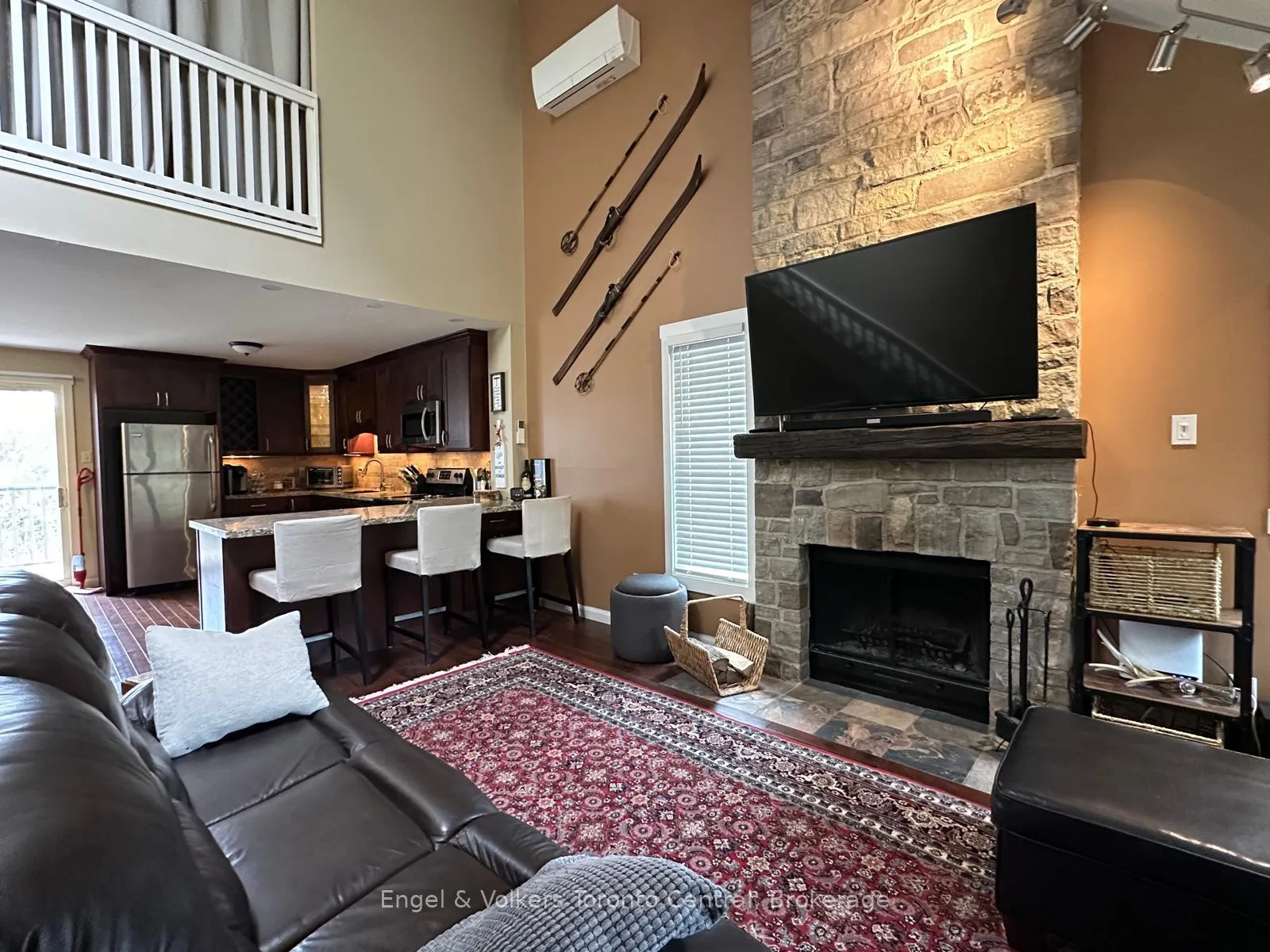 Photo 5 of 200 Escarpment Crescent, Collingwood — HOMEH