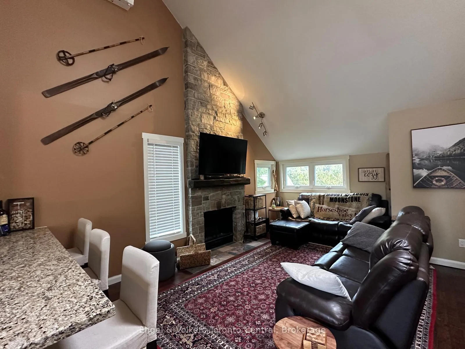 Photo 6 of 200 Escarpment Crescent, Collingwood — HOMEH