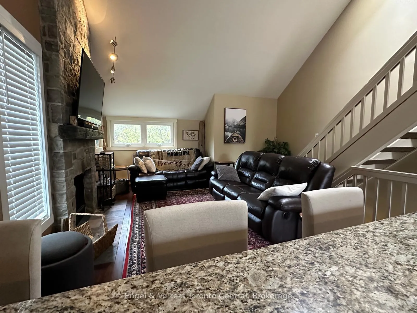 Photo 7 of 200 Escarpment Crescent, Collingwood — HOMEH