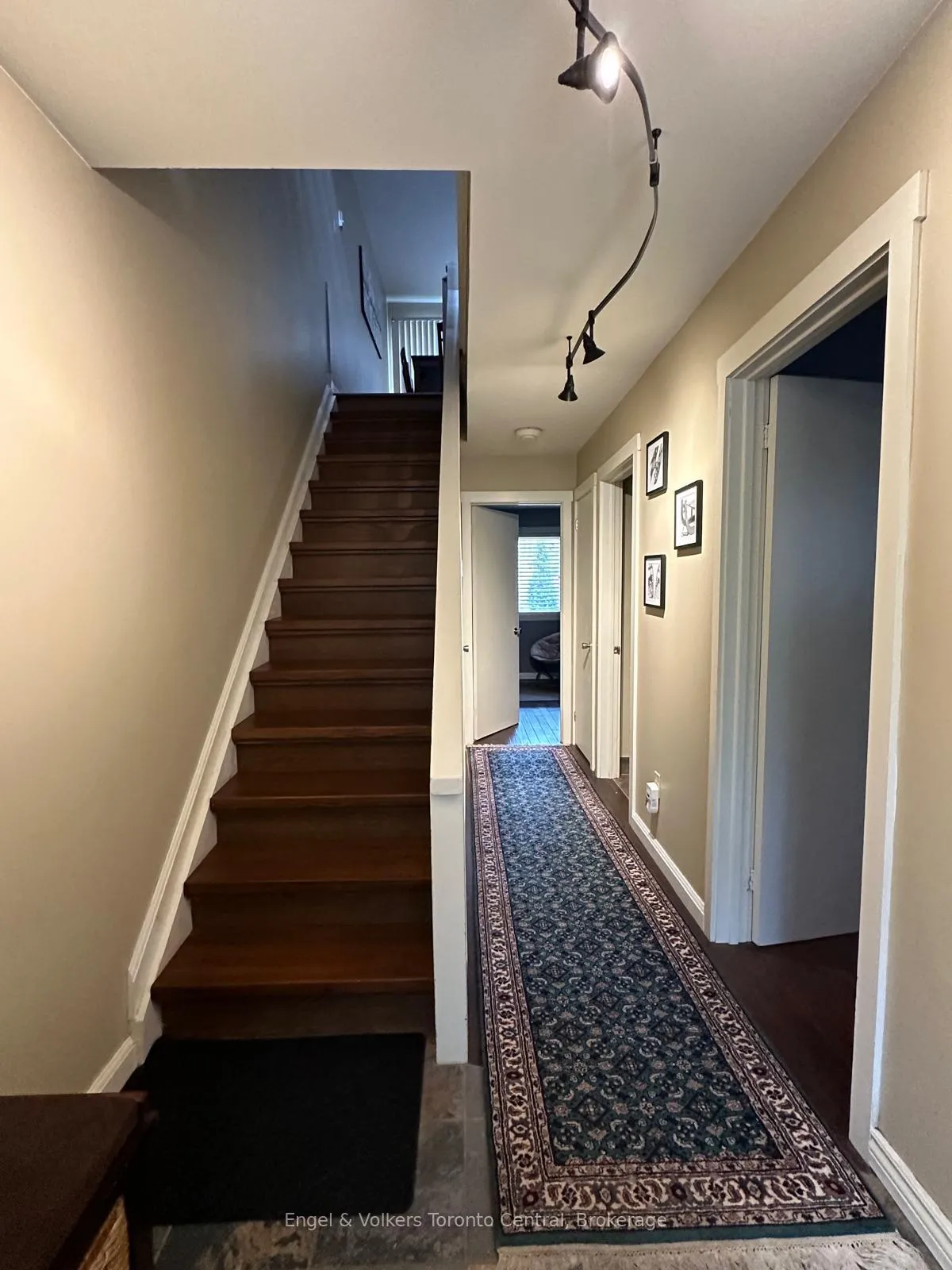 Photo 11 of 200 Escarpment Crescent, Collingwood — HOMEH