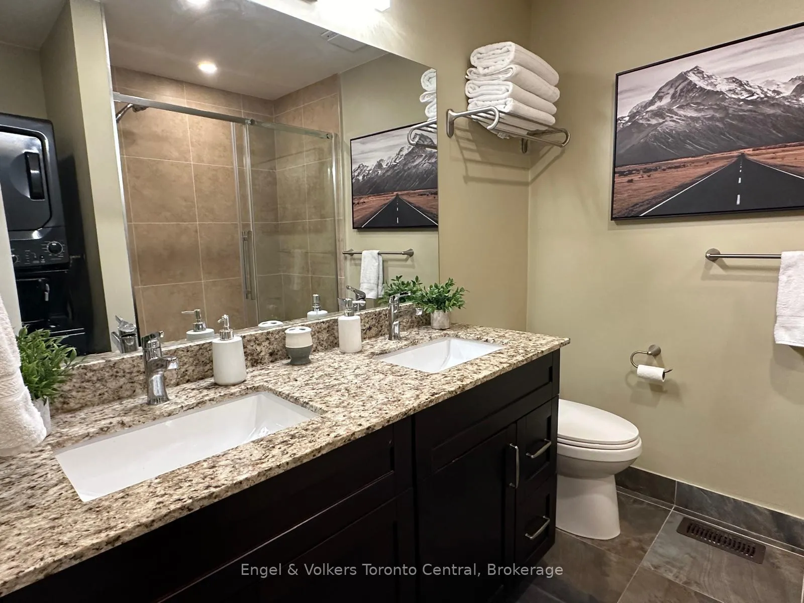 Photo 18 of 200 Escarpment Crescent, Collingwood — HOMEH