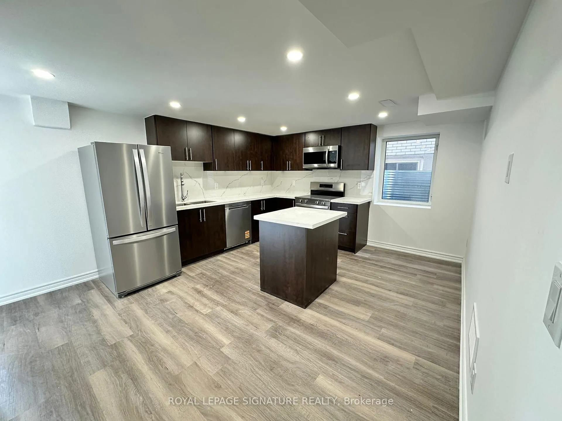 Photo 2 of Unit Lower, 17 Tamarisk Drive, Etobicoke, West Humber-Clairville — HOMEH