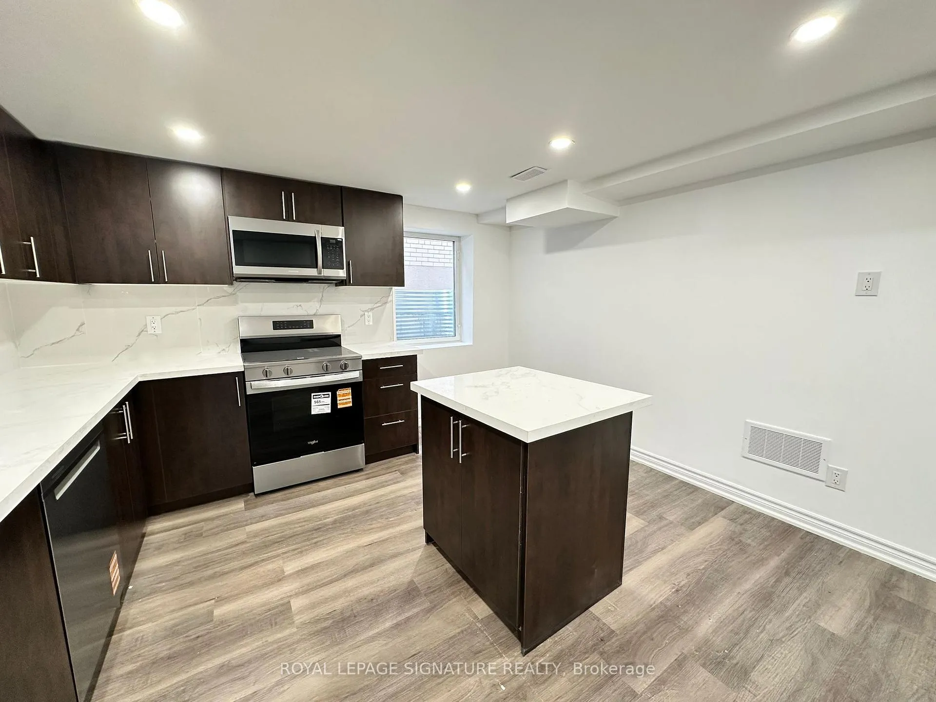 Photo 3 of Unit Lower, 17 Tamarisk Drive, Etobicoke, West Humber-Clairville — HOMEH