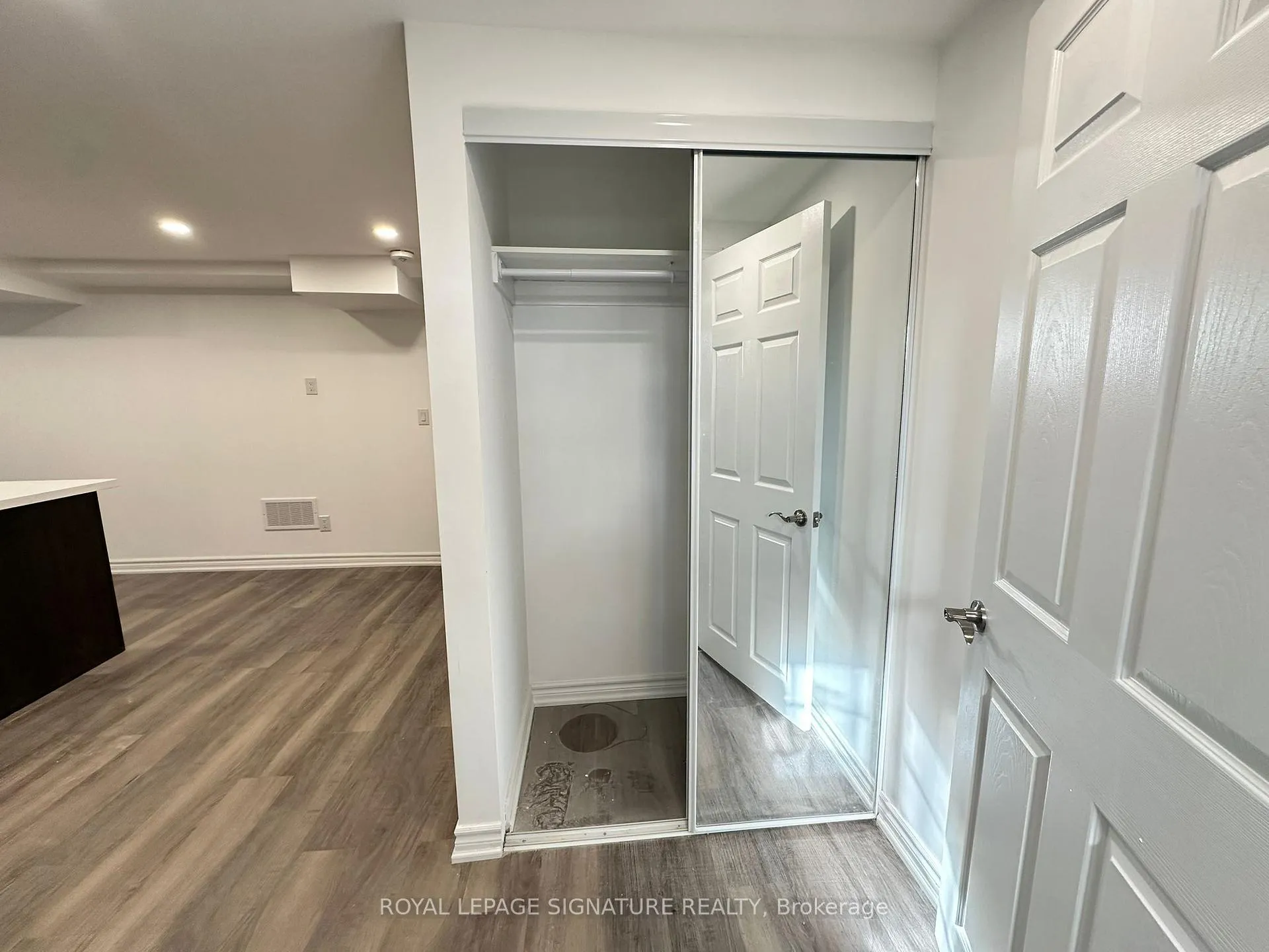 Photo 10 of Unit Lower, 17 Tamarisk Drive, Etobicoke, West Humber-Clairville — HOMEH