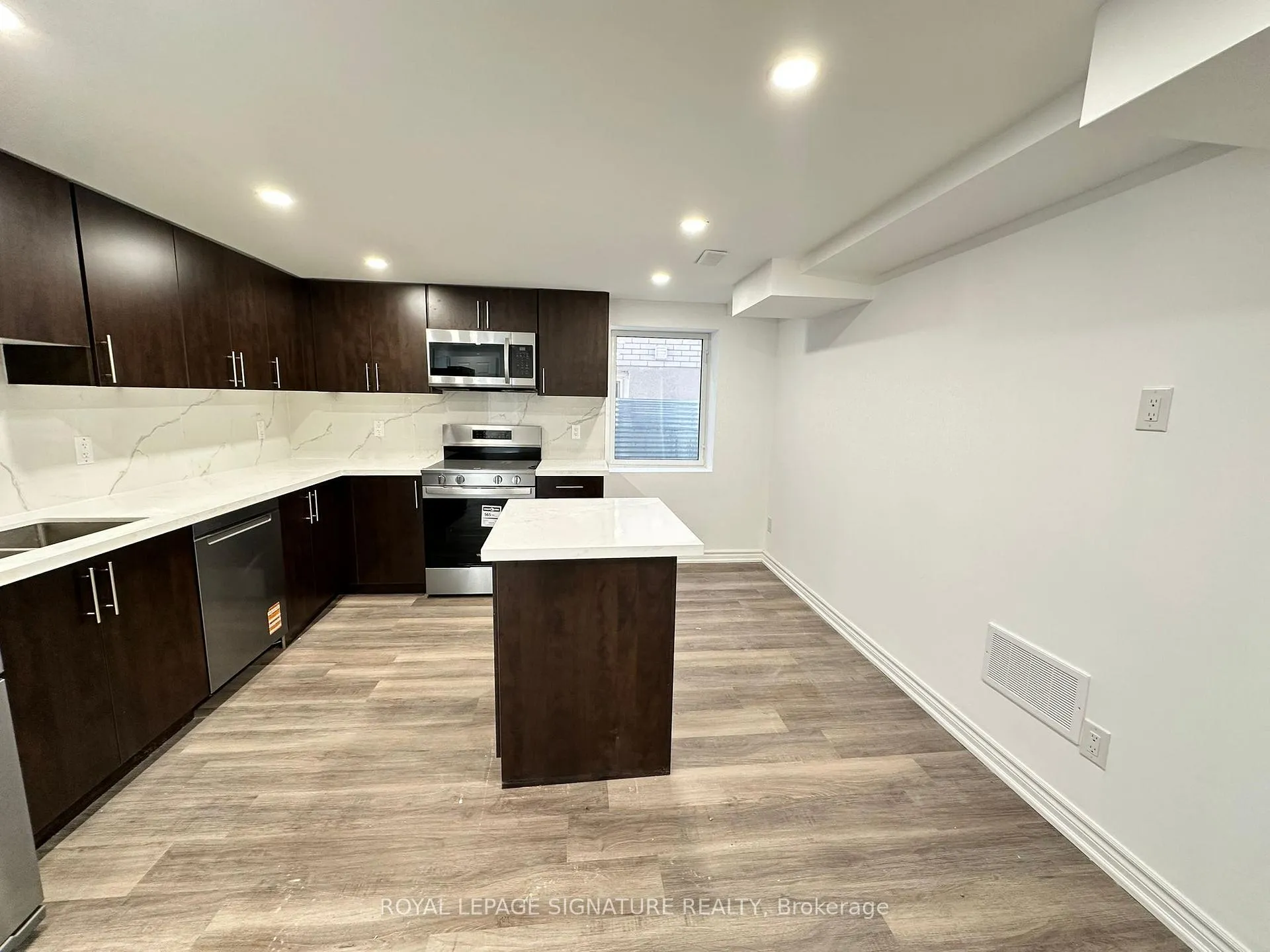 Photo 14 of Unit Lower, 17 Tamarisk Drive, Etobicoke, West Humber-Clairville — HOMEH