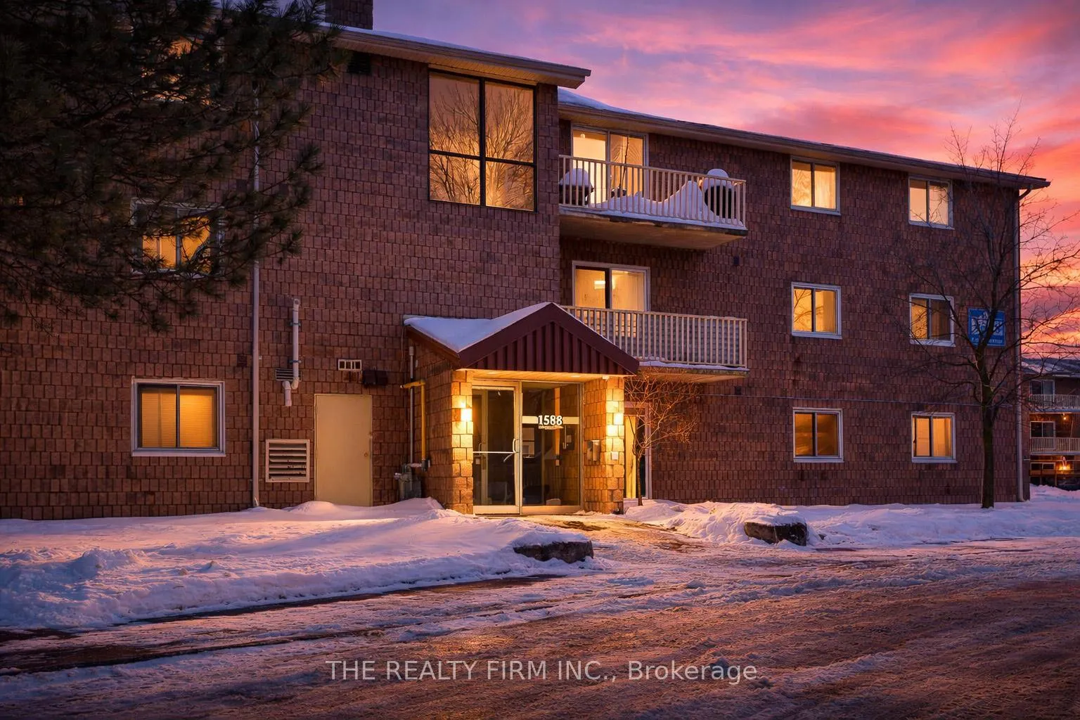 Front of Unit 102, 1588 Ernest Avenue