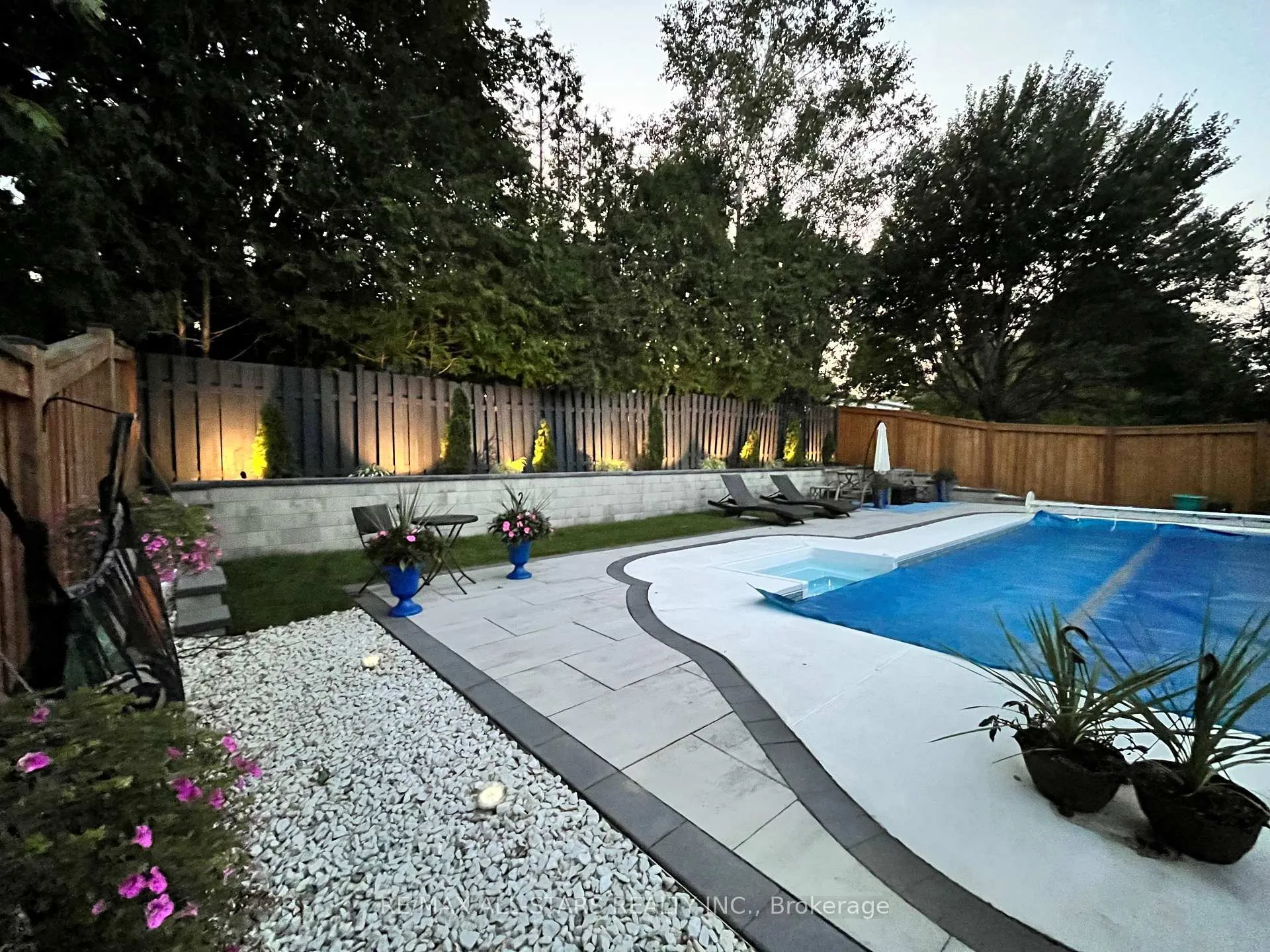 Photo 3 of 43 Mcguire Crescent, Uxbridge — HOMEH