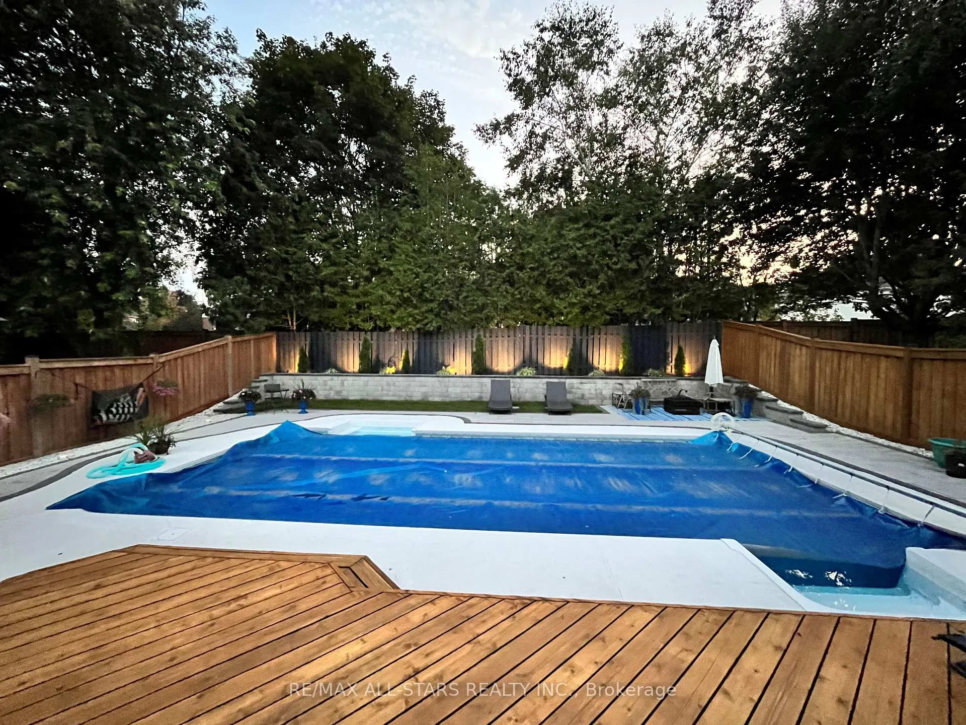 Photo 5 of 43 Mcguire Crescent, Uxbridge — HOMEH