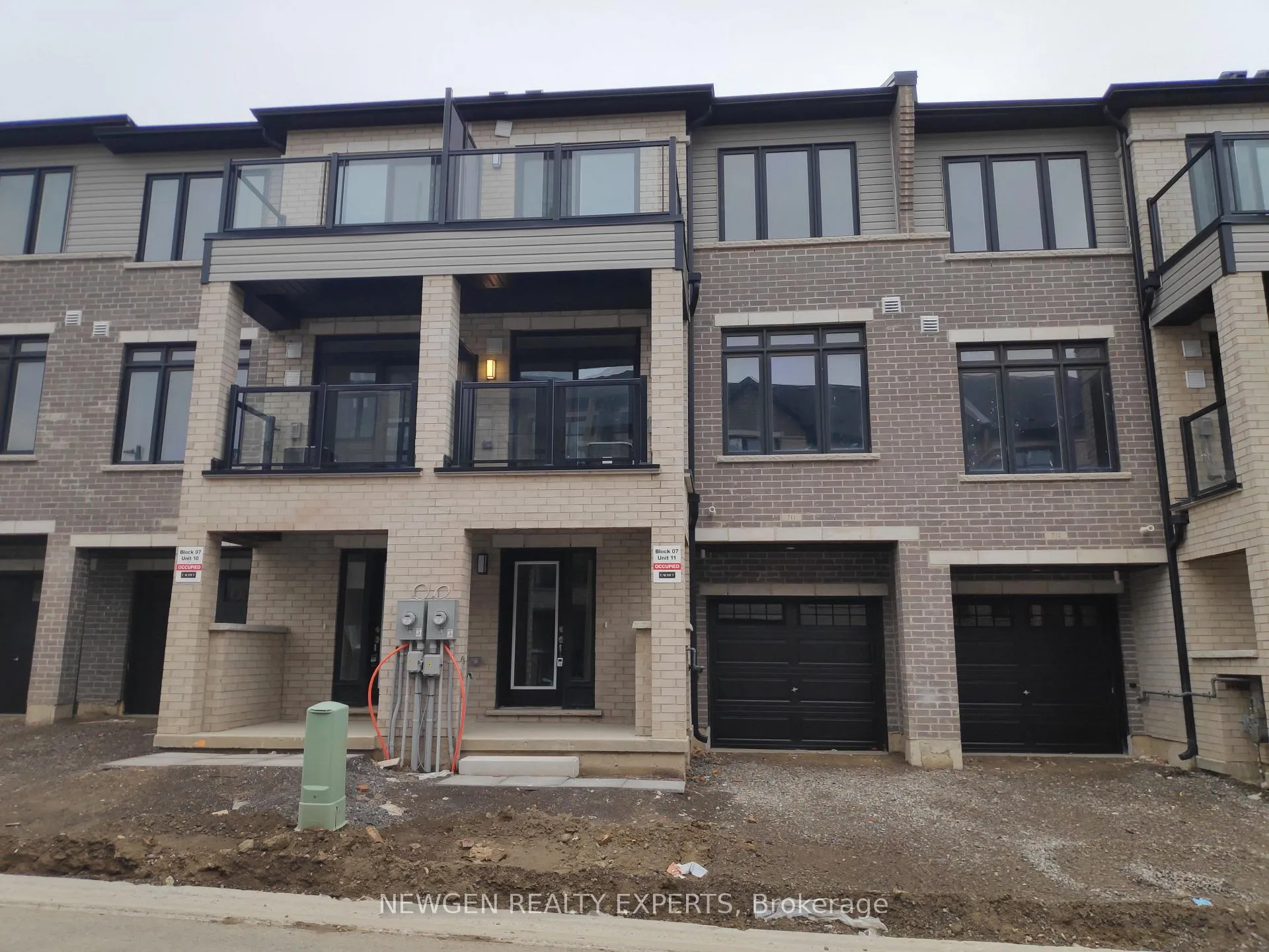 Front of 585 Colborne Street E