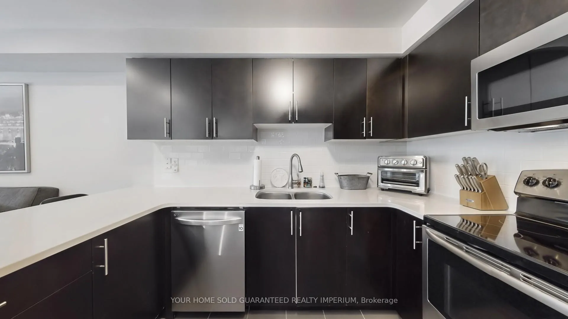 Photo 15 of 106 Underwood Drive, Whitby, Brooklin — HOMEH