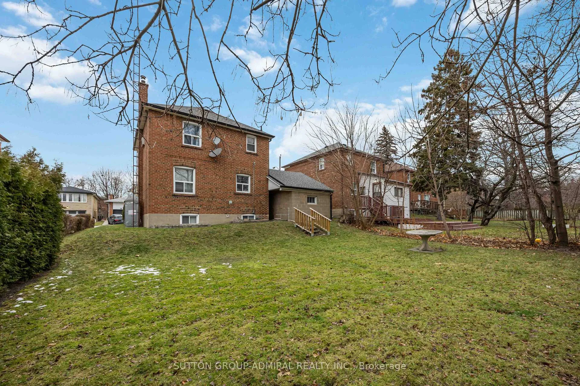 Photo 2 of 31 Dell Park Avenue, Toronto, Englemount-Lawrence — HOMEH