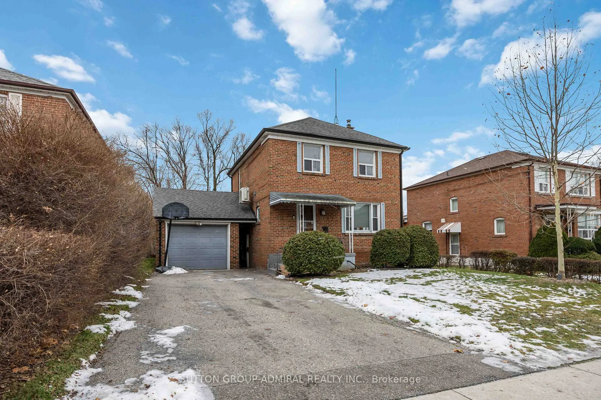 Photo 3 of 31 Dell Park Avenue, Toronto, Englemount-Lawrence — HOMEH