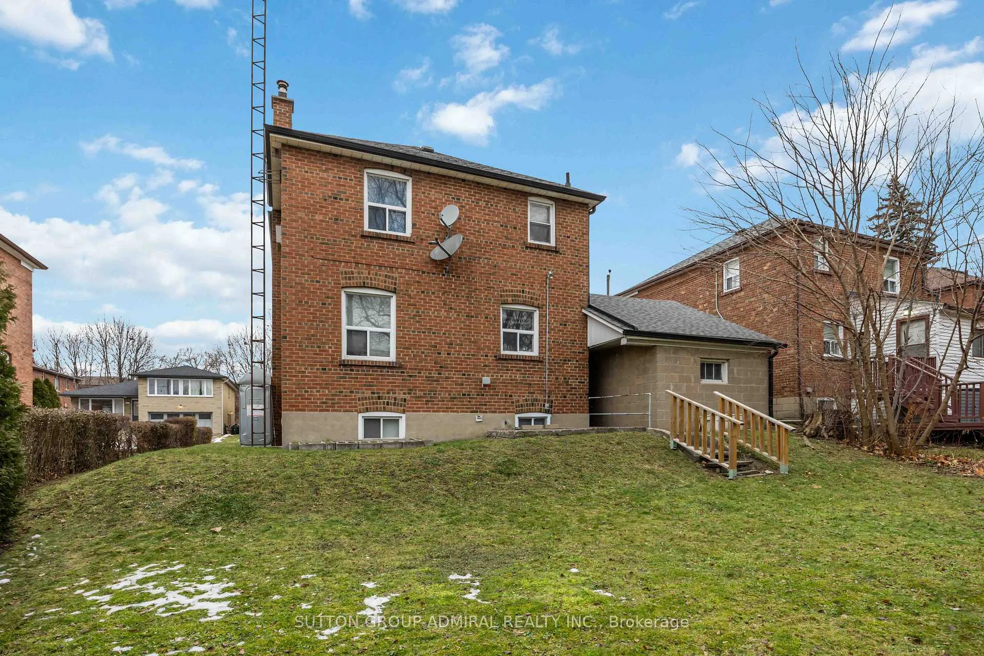 Photo 5 of 31 Dell Park Avenue, Toronto, Englemount-Lawrence — HOMEH