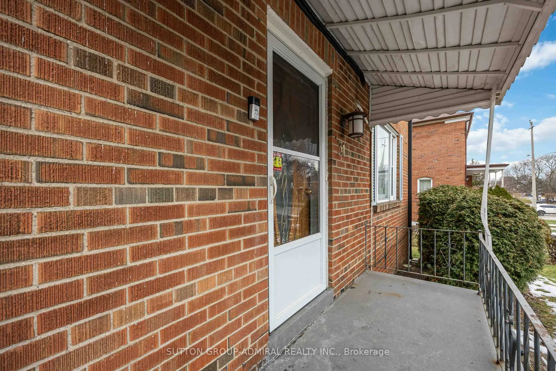 Photo 7 of 31 Dell Park Avenue, Toronto, Englemount-Lawrence — HOMEH
