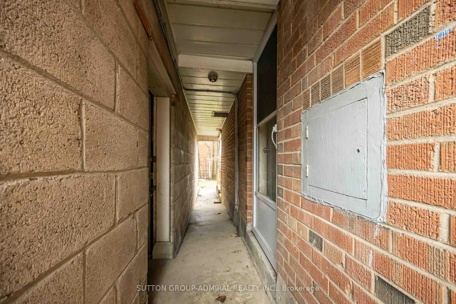Photo 8 of 31 Dell Park Avenue, Toronto, Englemount-Lawrence — HOMEH