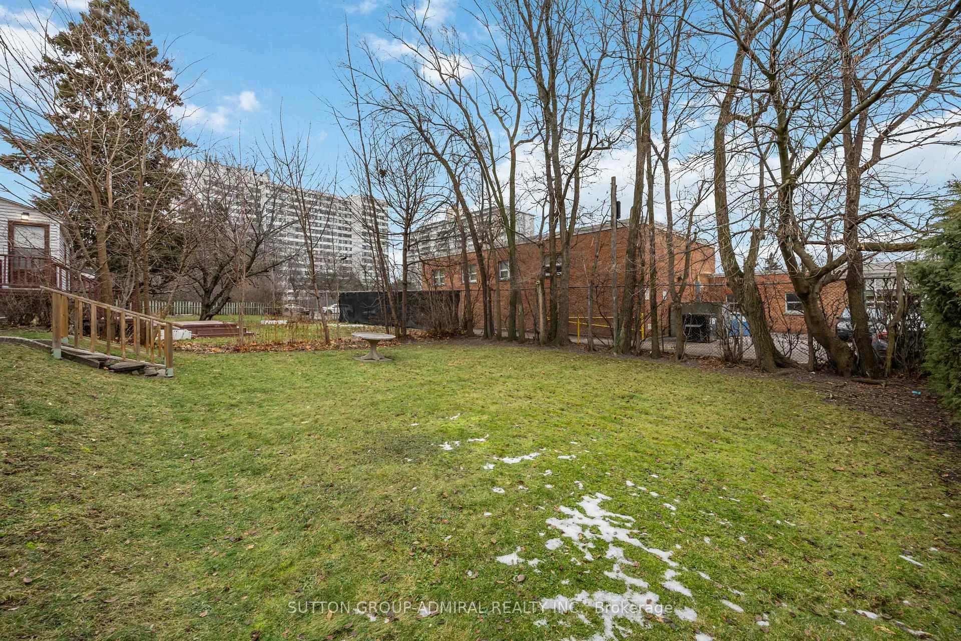 Photo 10 of 31 Dell Park Avenue, Toronto, Englemount-Lawrence — HOMEH