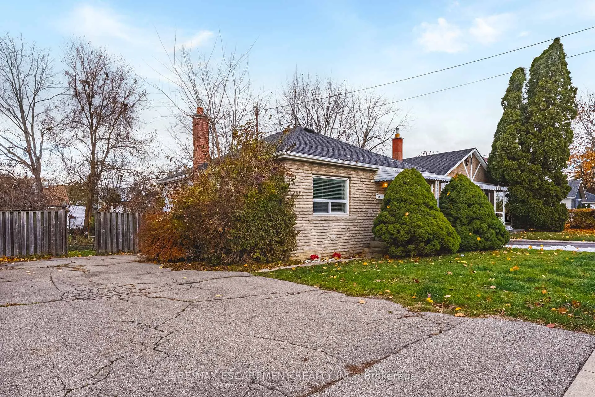 Photo 2 of 258 West 19th Street, Hamilton, Buchanan — HOMEH