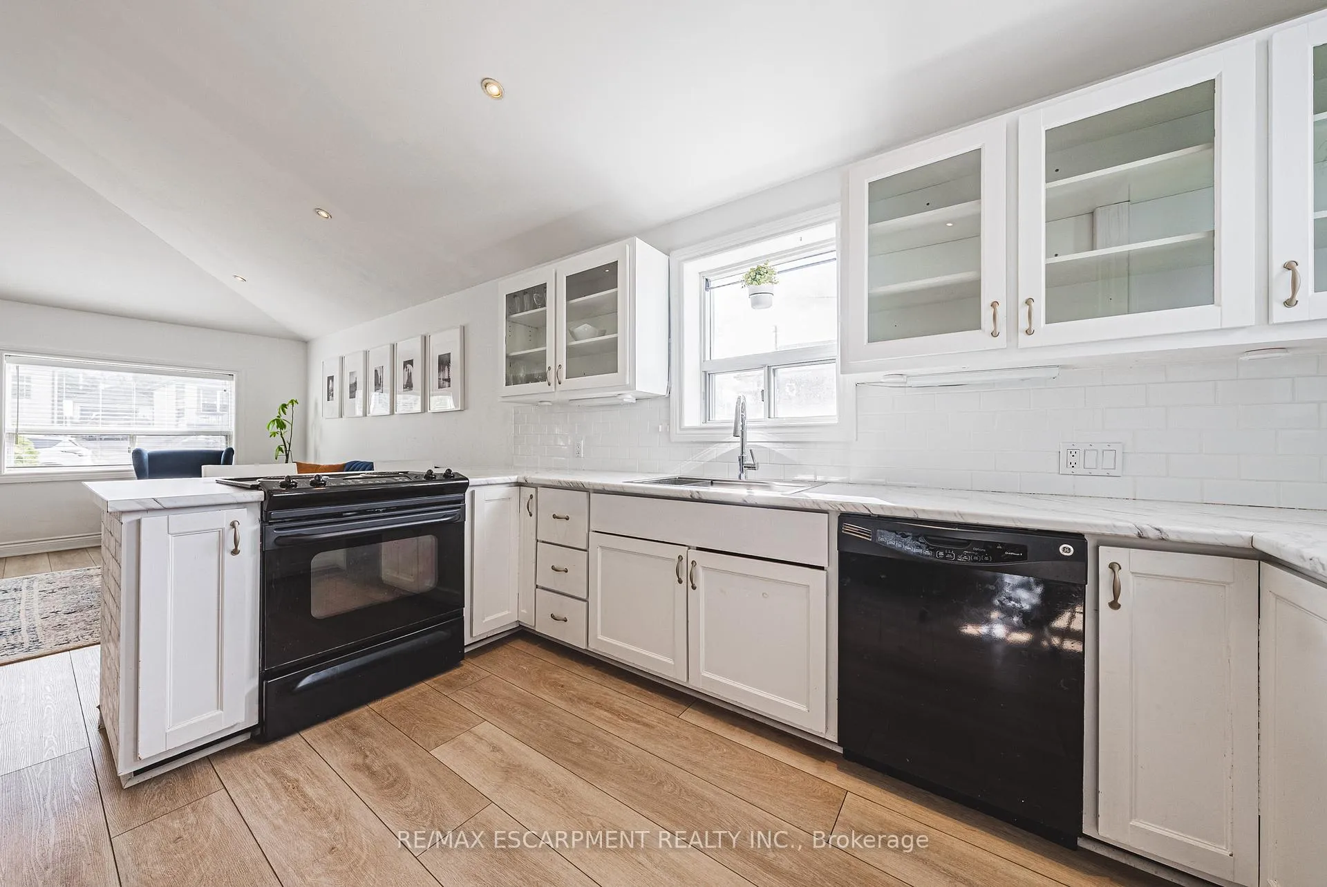 Photo 5 of 258 West 19th Street, Hamilton, Buchanan — HOMEH