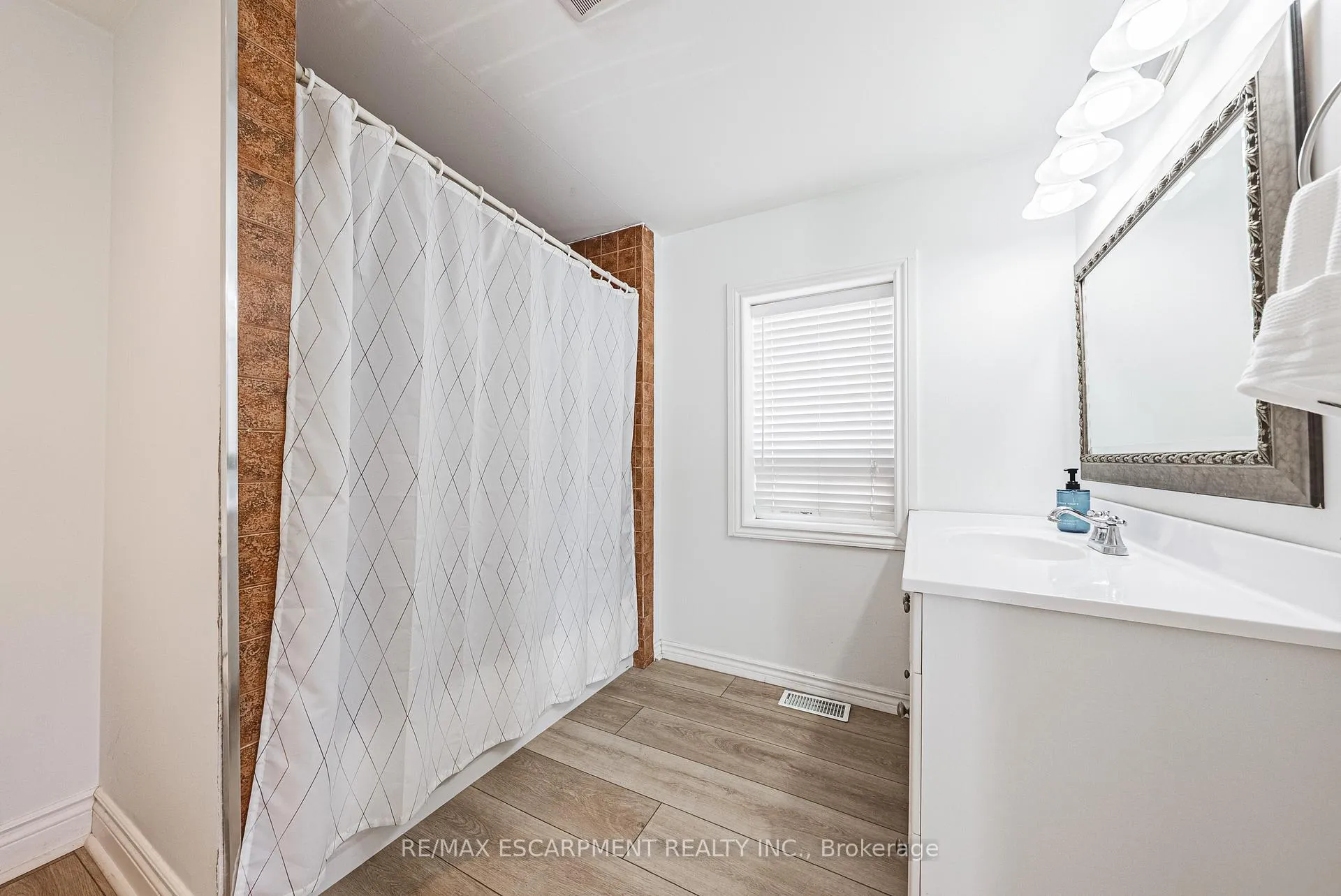 Photo 7 of 258 West 19th Street, Hamilton, Buchanan — HOMEH