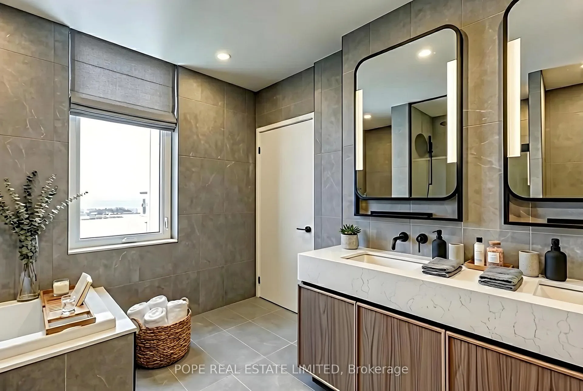 Photo 8 of Unit 1601, 1050 Eastern Avenue, Toronto, Greenwood-Coxwell — HOMEH