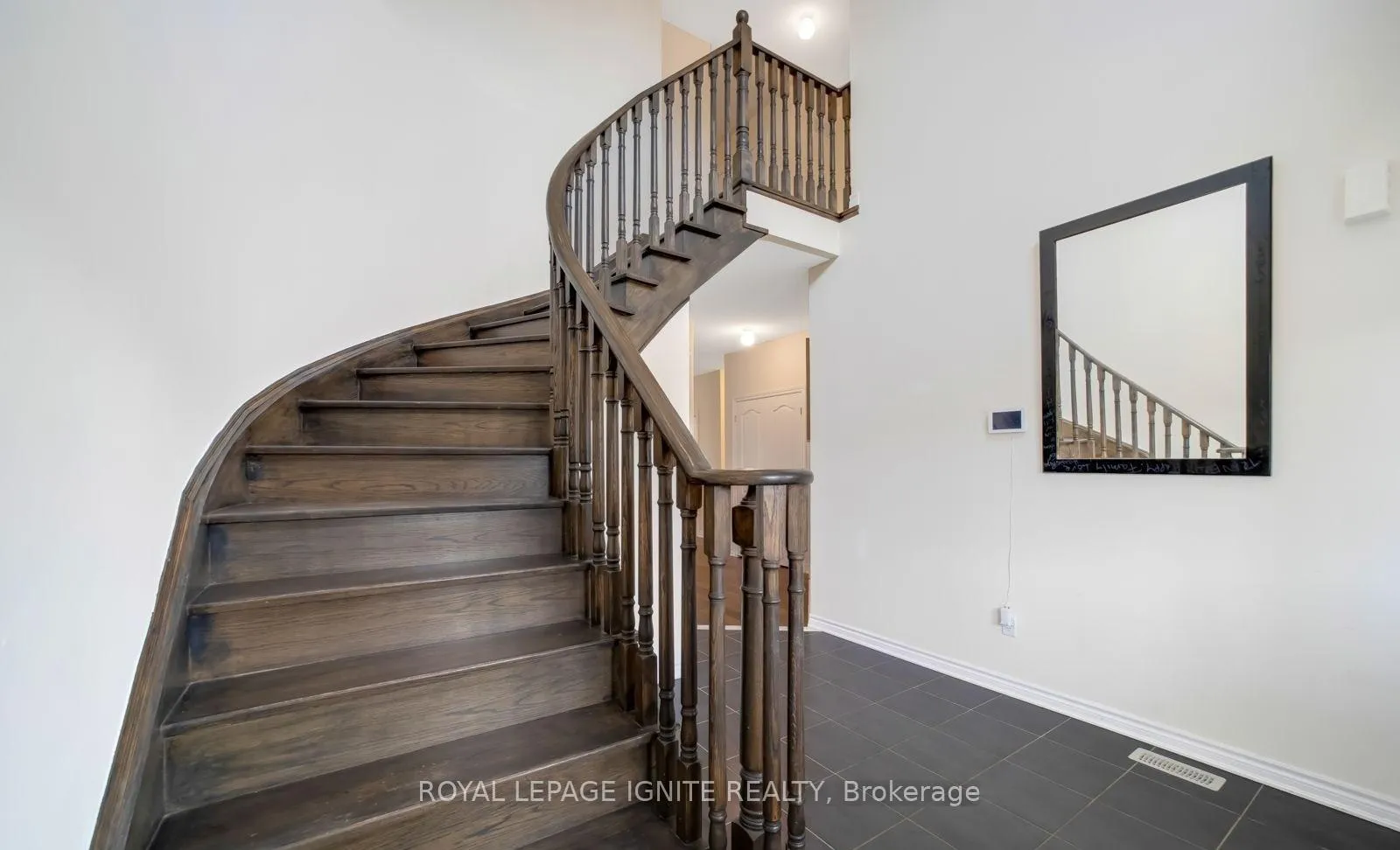 Photo 2 of 35 Jardine Street, Brock, Beaverton — HOMEH