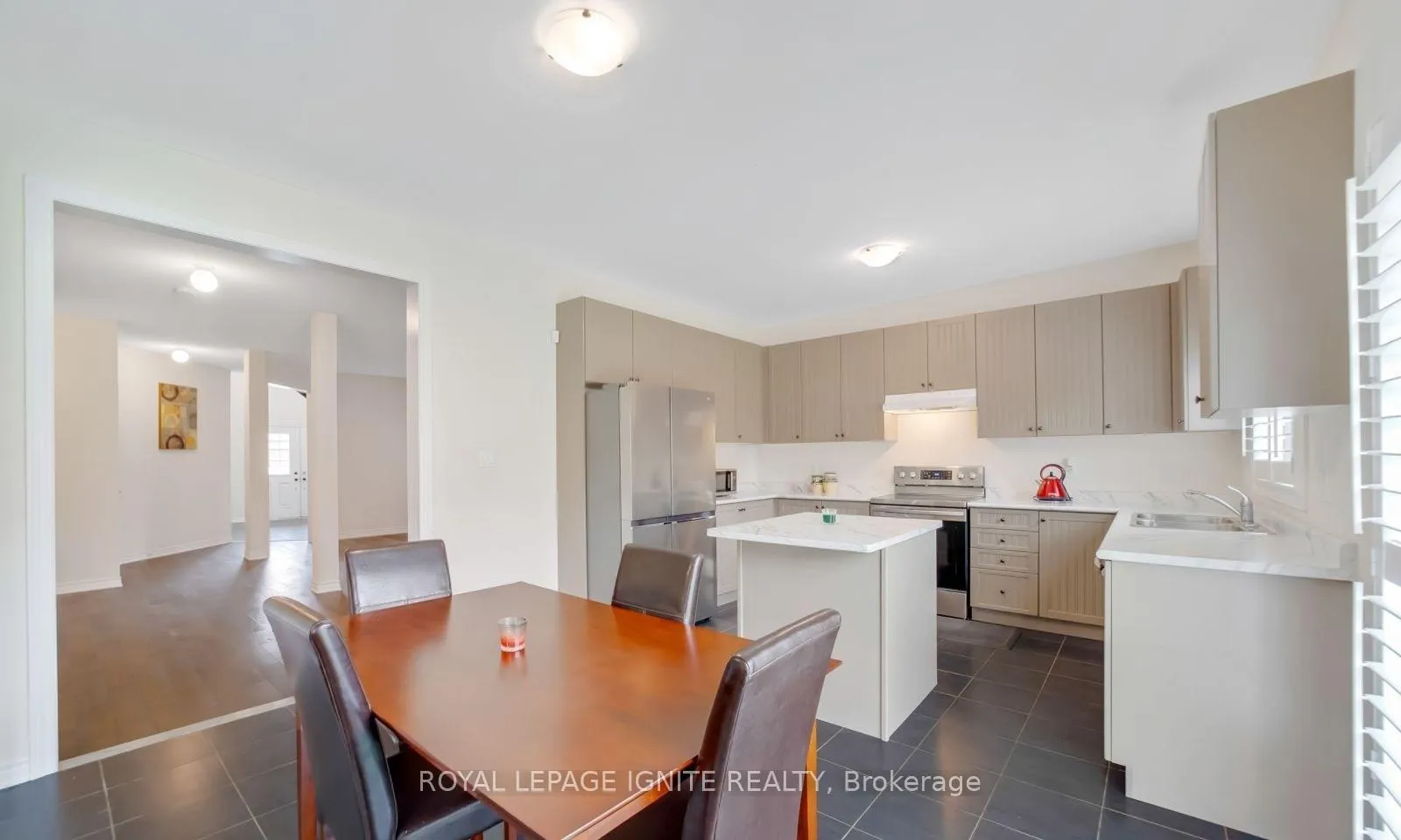 Photo 5 of 35 Jardine Street, Brock, Beaverton — HOMEH