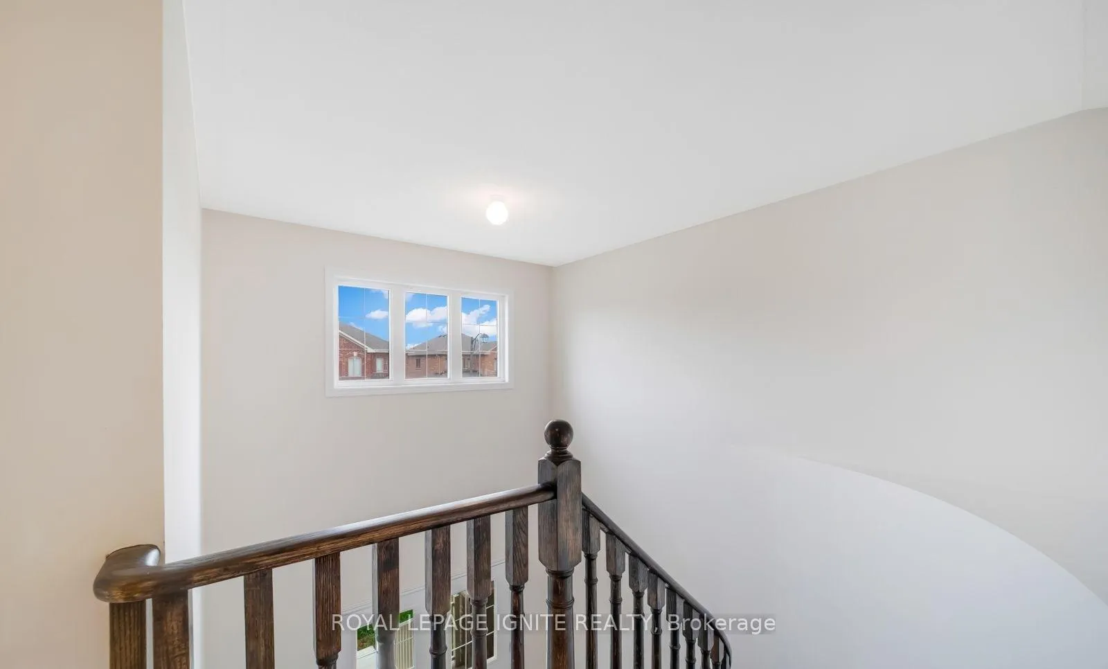 Photo 9 of 35 Jardine Street, Brock, Beaverton — HOMEH