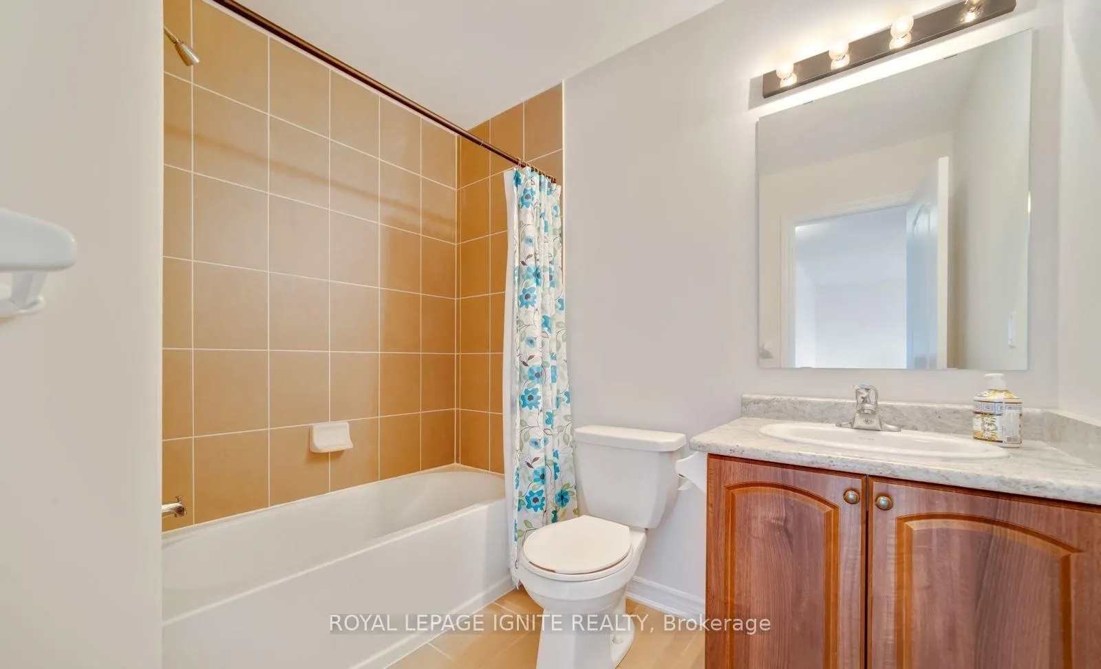 Photo 15 of 35 Jardine Street, Brock, Beaverton — HOMEH
