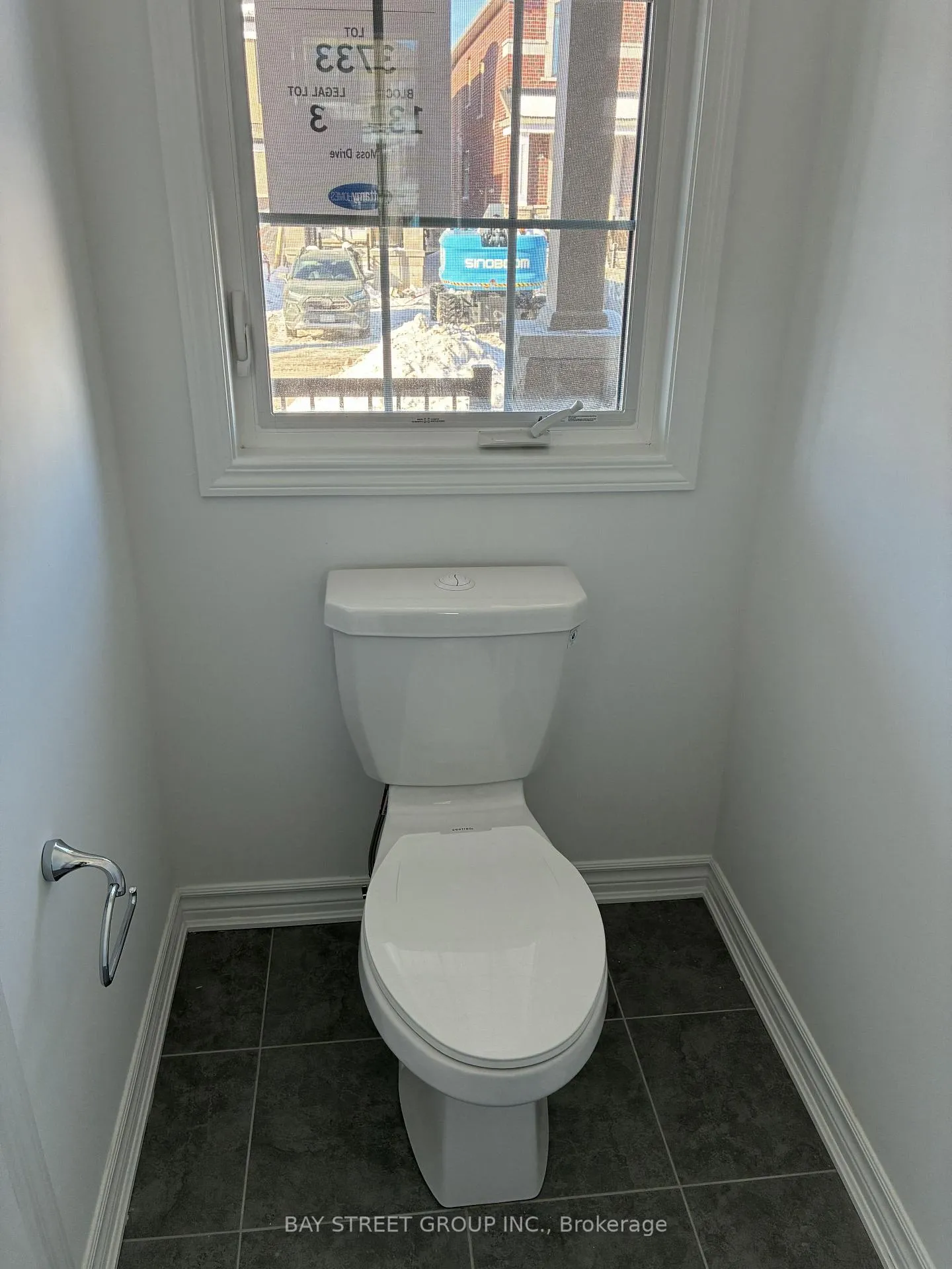 Photo 4 of 9 Moss Drive E, Markham, Rural Markham — HOMEH