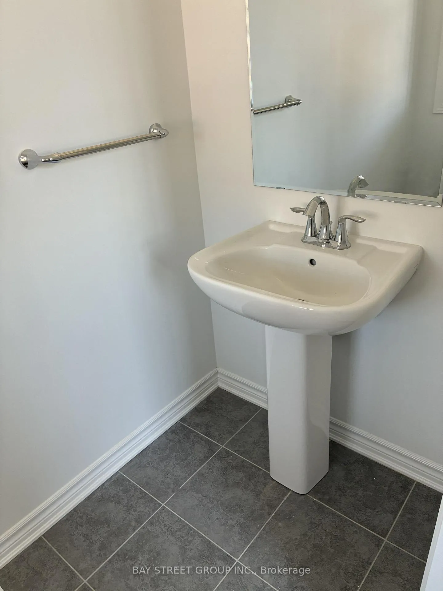 Photo 5 of 9 Moss Drive E, Markham, Rural Markham — HOMEH