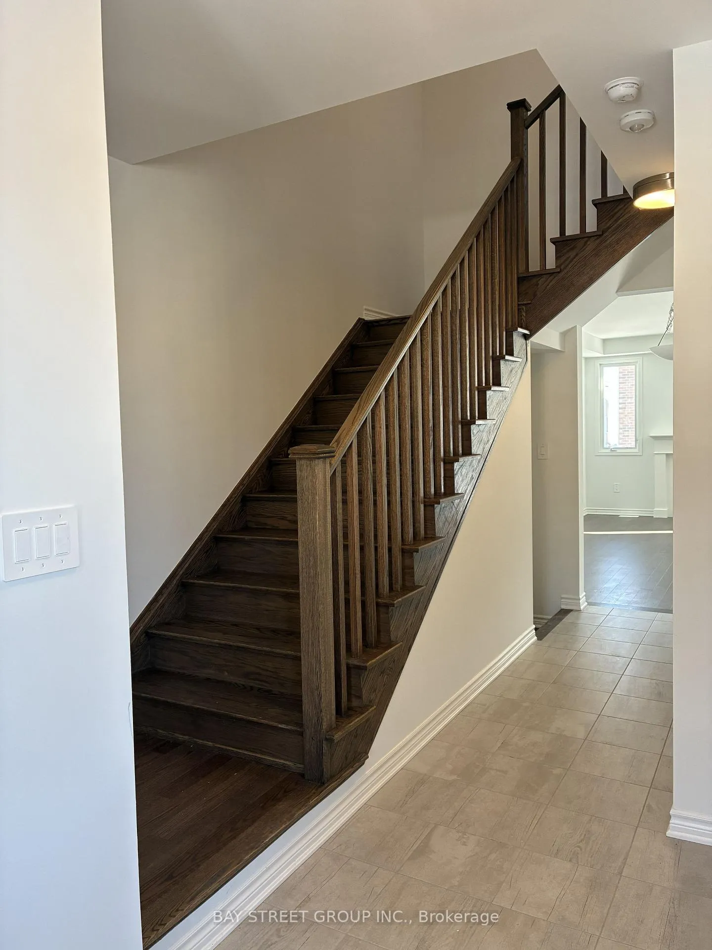 Photo 6 of 9 Moss Drive E, Markham, Rural Markham — HOMEH