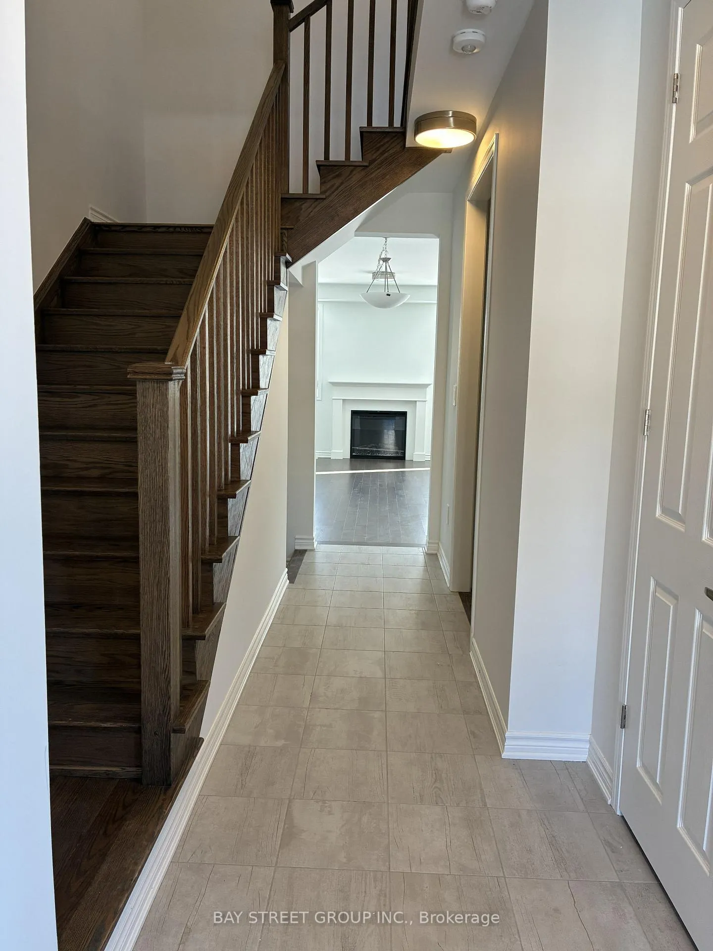 Photo 8 of 9 Moss Drive E, Markham, Rural Markham — HOMEH