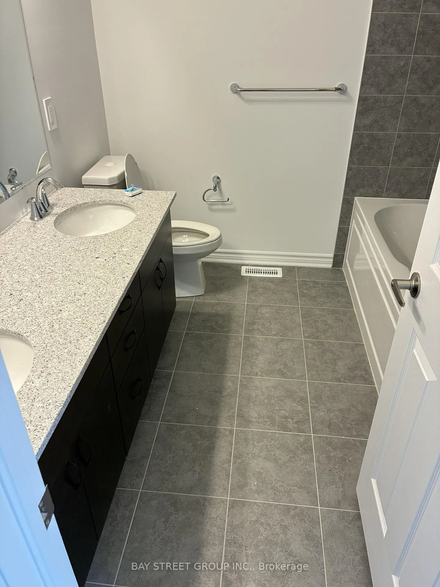 Photo 33 of 9 Moss Drive E, Markham, Rural Markham — HOMEH