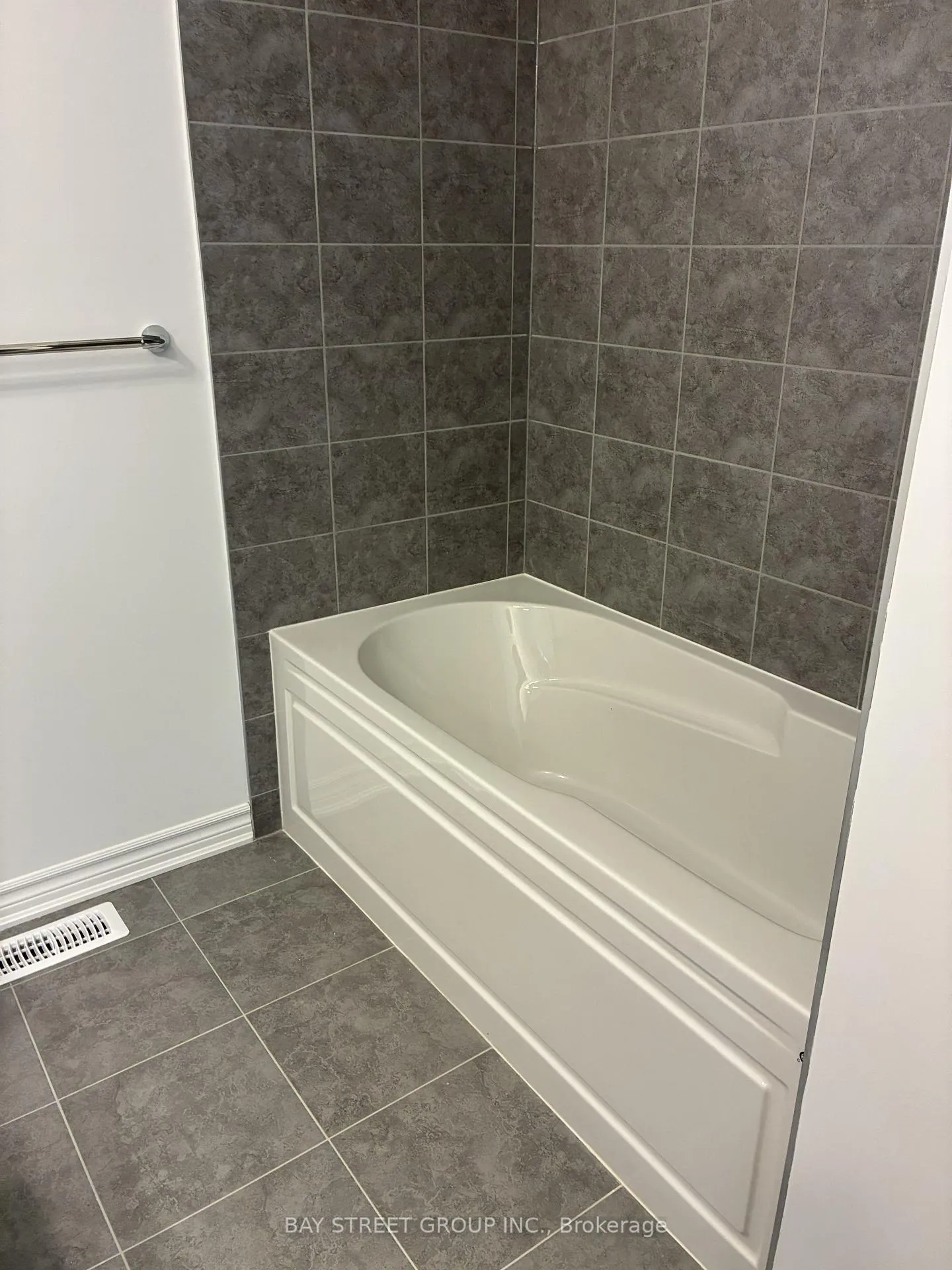 Photo 34 of 9 Moss Drive E, Markham, Rural Markham — HOMEH